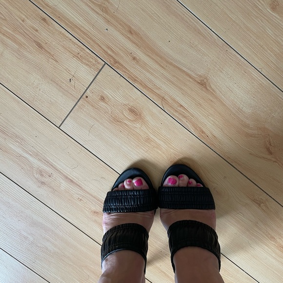 Vince Camuto Black Leather Kanitta High Heel Sandals, Sz 6. - Picture 4 of 7